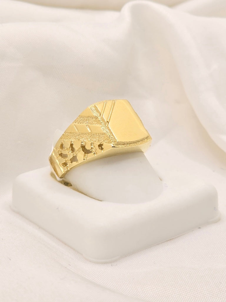 10KT ELEGANT SQUARE DESIGN ENGRAVABLE MAN'S RING Size 10 Weight 6.2GR
