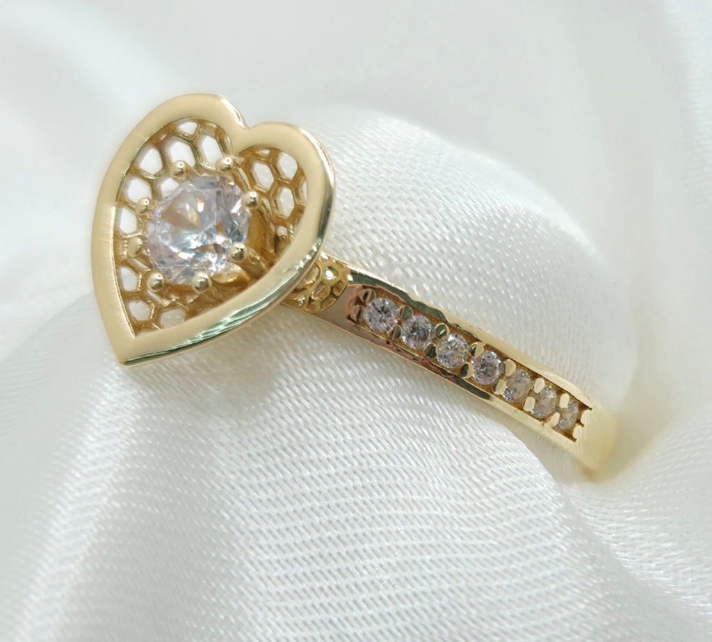 10KT STONE CENTER HEART RING CZ Size 8 Weight 1.5GR