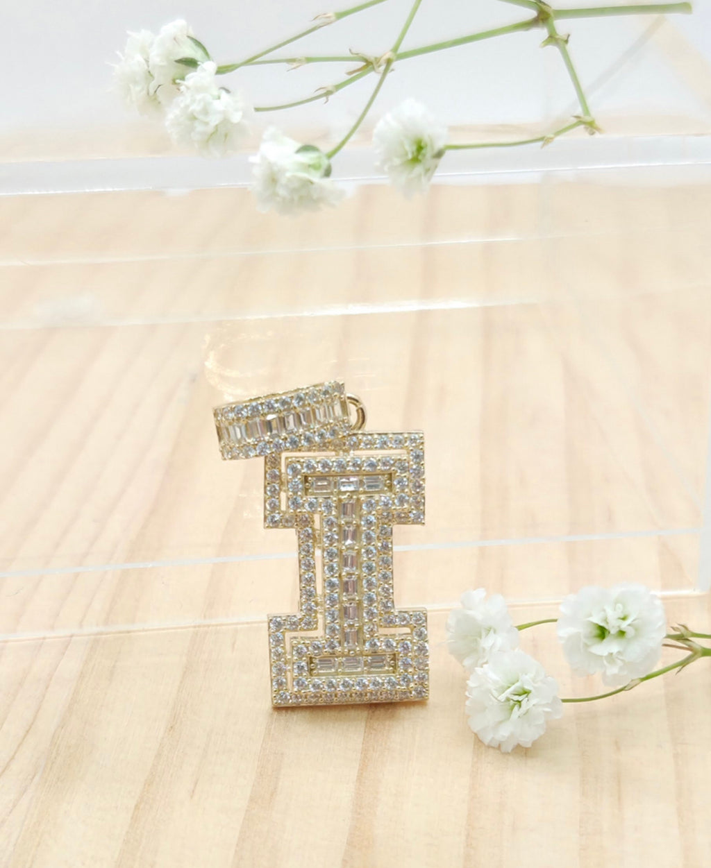 10KT SMALL CZ "I" LETTER PENDANT Weight 3.8GR