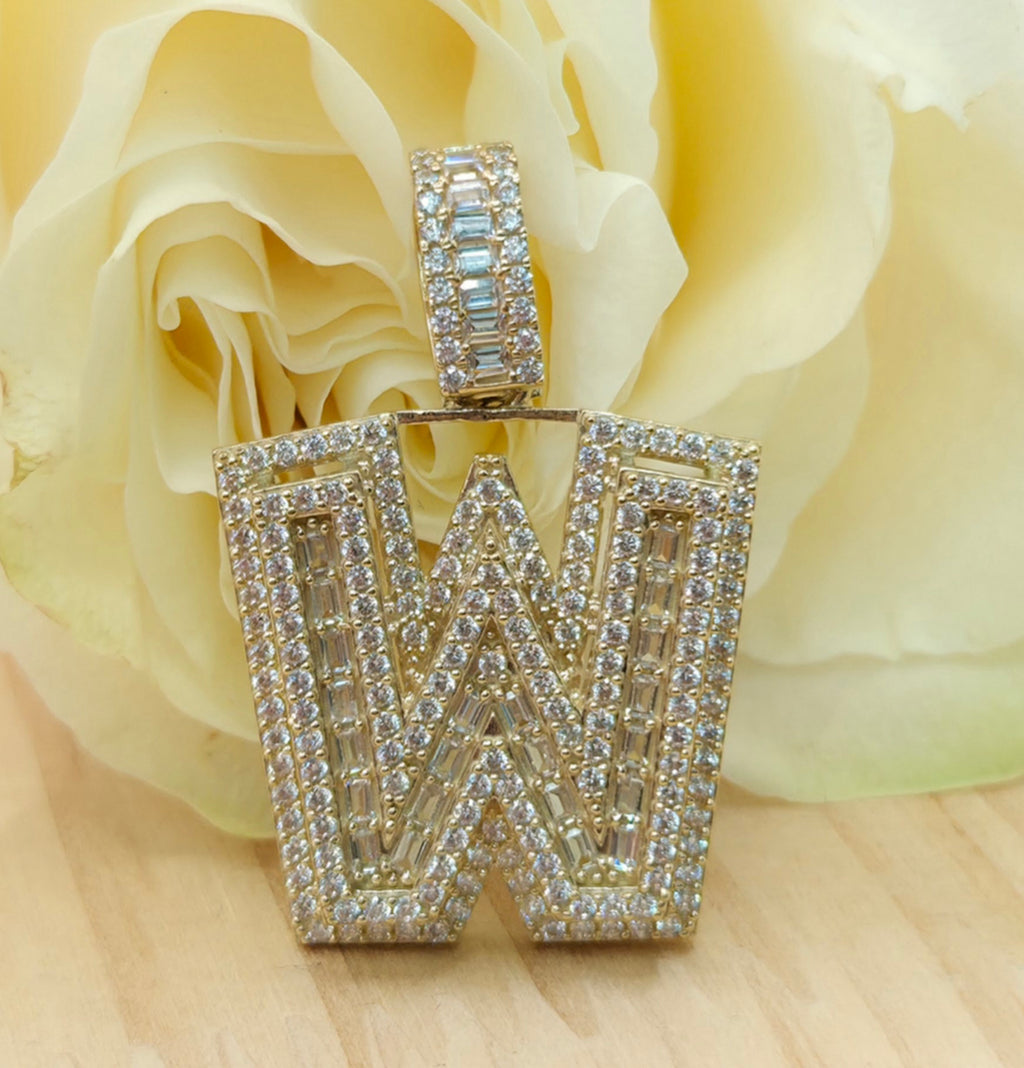 10KT SMALL CZ "W" LETTER PENDANT Weight 5GR