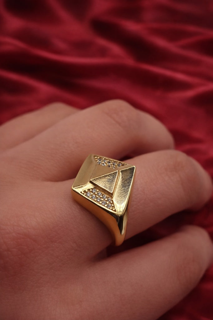 10KT MODERN RHOMBUS CZ DETAIL RING Size 8 & 9 Weight 3.1GR
