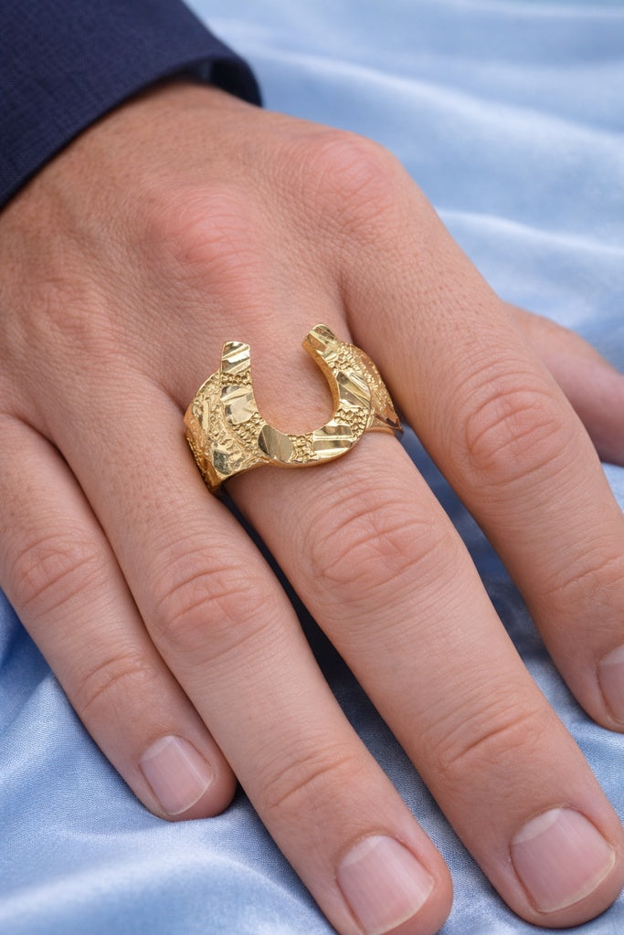 10KT DIAMOND CUT HORSESHOE RING Size 9 Weight 5.6GR