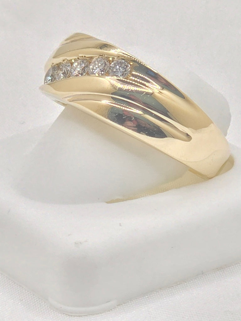 14KT YG STATEMENT DIAMOND RING Size 10 Weight 8 GRS