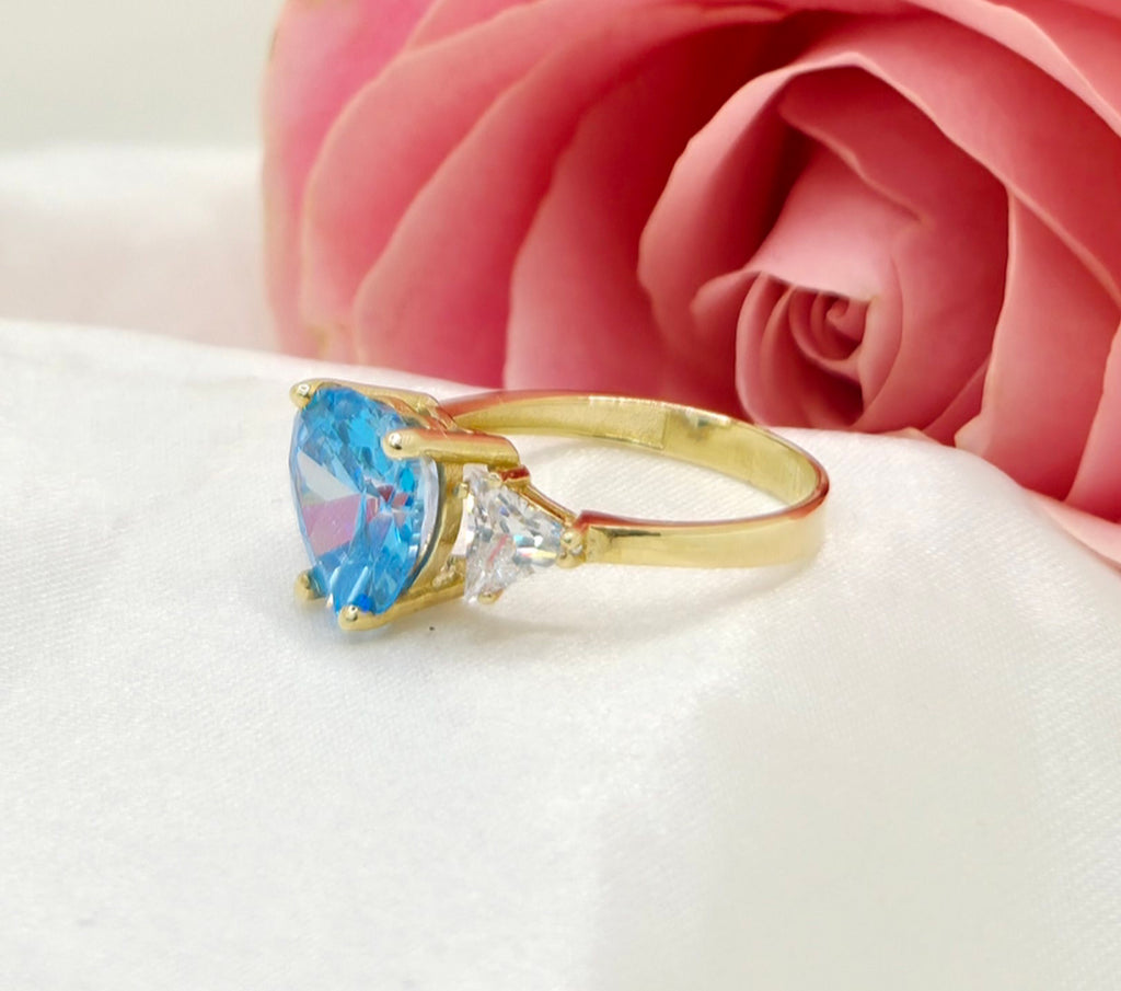 10KT BLUE STONE HEART RING Size 7 Weight 3.2