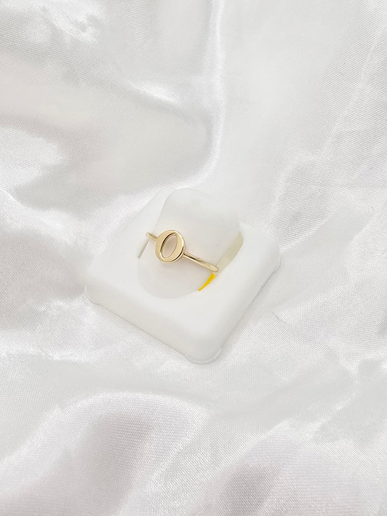 14KT "O" LETTER RING Size 6.5 Weight 1.2GR
