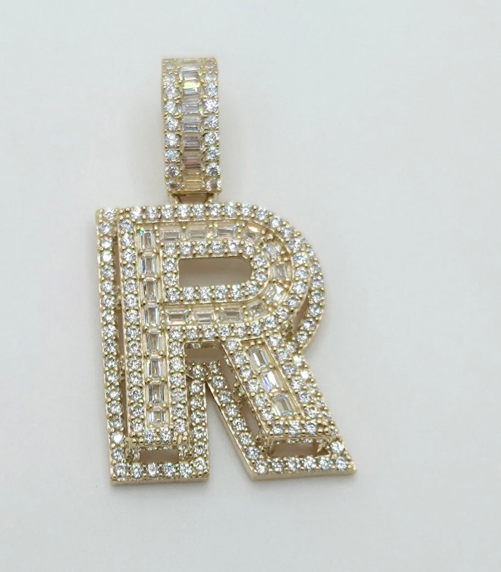 10KT SMALL CZ ''R'' LETTER PENDANT Weight 4.6GR