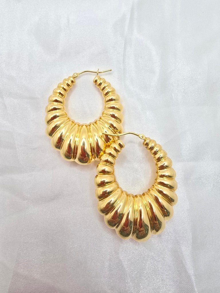 10KT SHRIMP DESIGN HOOPS EARRINGS  Size 5  Weight 8.6GR