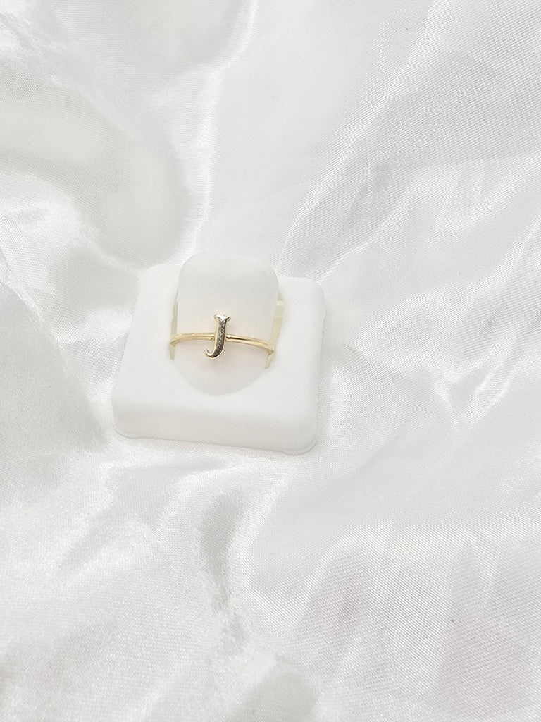 14KT "J" LETTER RING Size 7 Weight 1GR