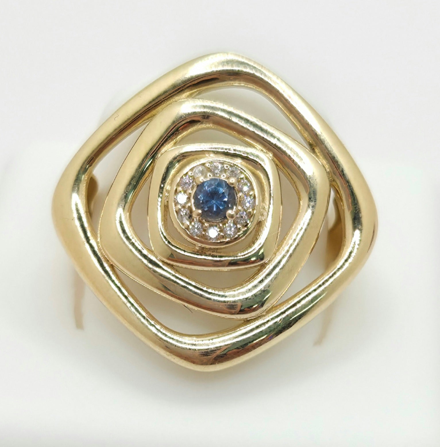 14KT BLUE STONE CENTER SQUARE SPIRAL RING  Size 8 Weight 3.5GR