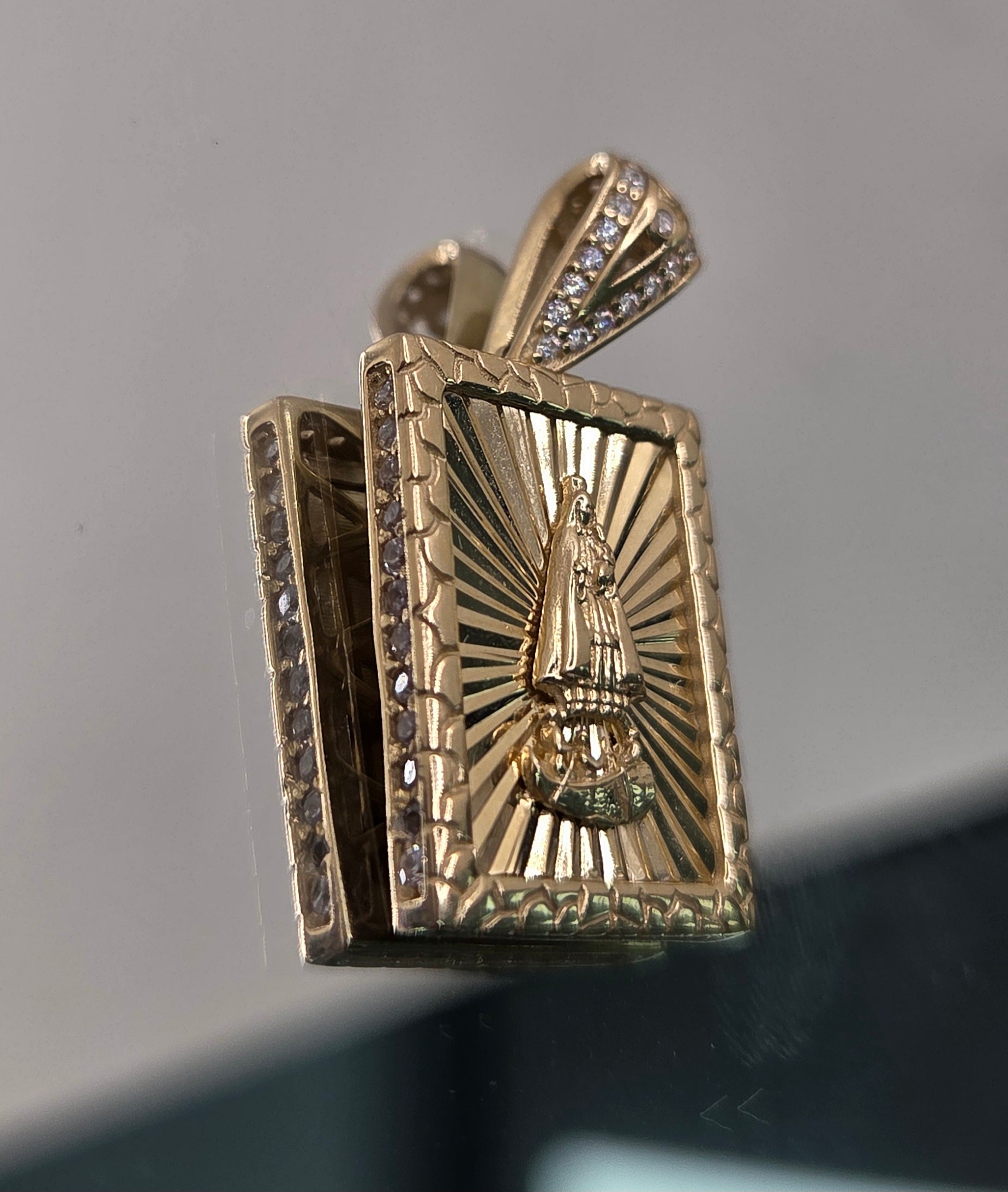 10KT SQUARE VIRGEN DE LA CARIDAD PENDANT  Weight 4.4GR