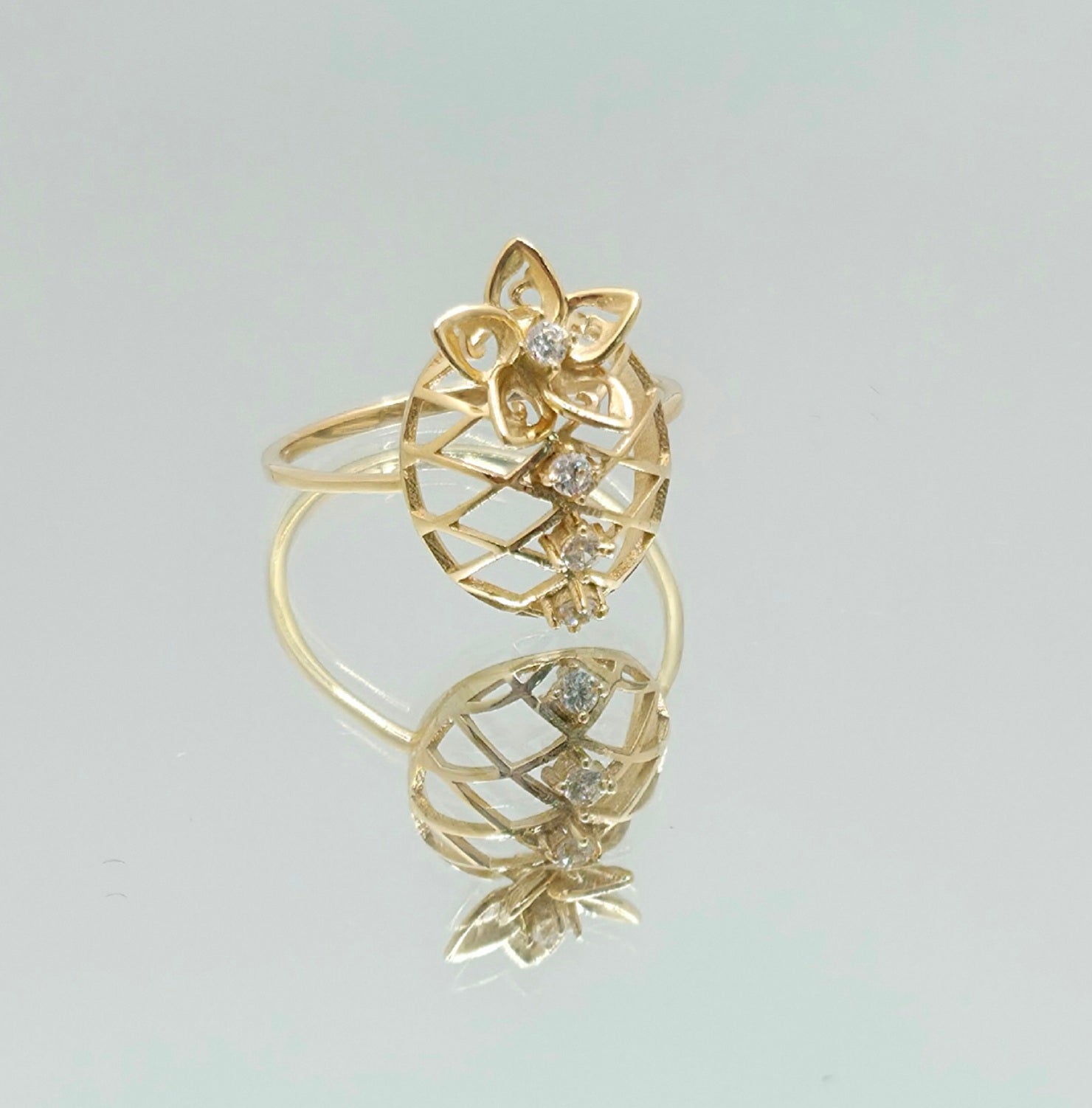 14KT DELICATE PINEAPPLE RING Size 7.5 Weight 1.9GR