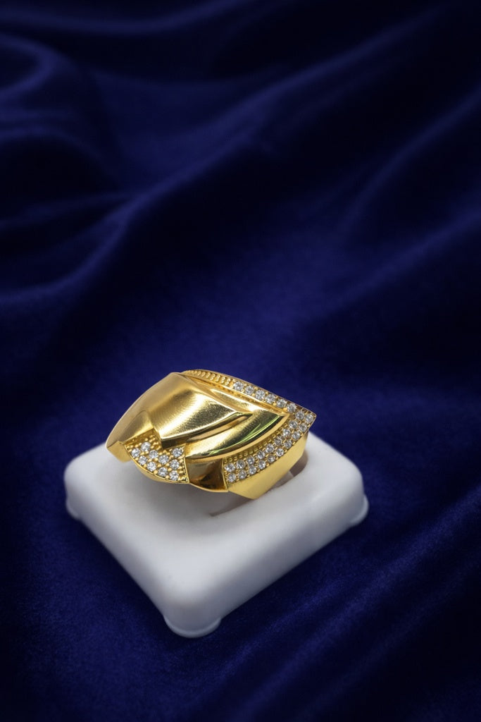 10KT MODERN ASYMETRIC WOMAN'S RING Size 7.5-8.5 Weight 5.5GR