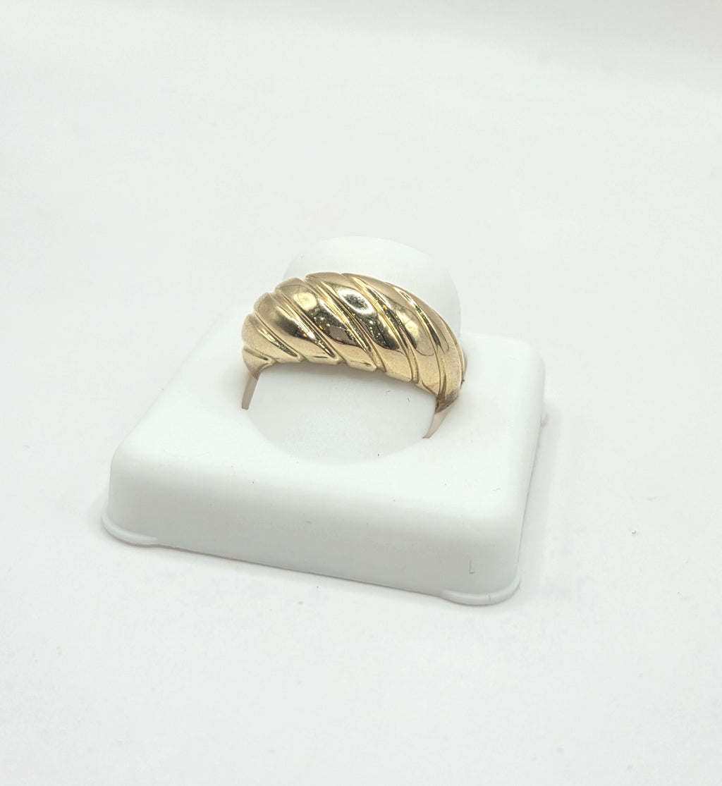 10KT DELICATE SHELL DESIGN WOMAN'S RING Size 7-8 Weight 2.3GR