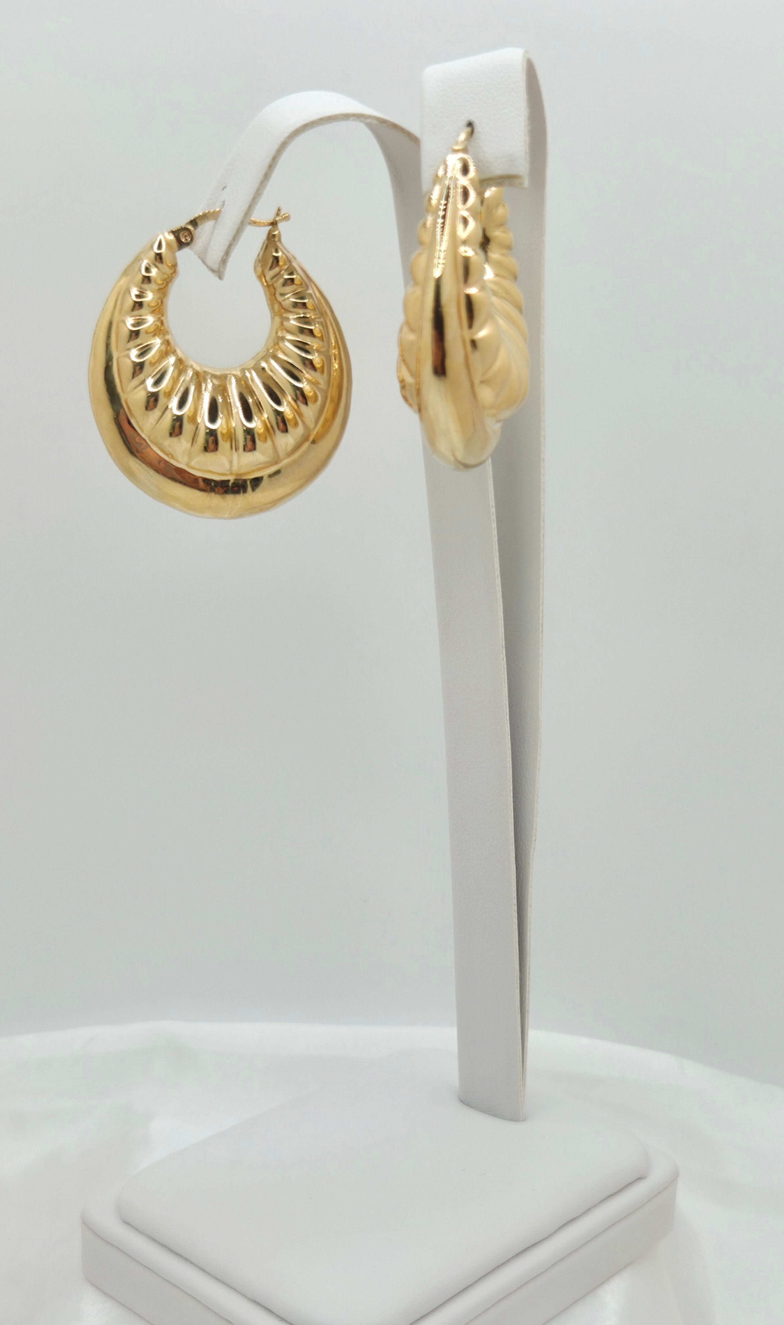 10KT MODERN INFLATED SHRIMP DESIGN HOOPS EARRINGS Weight 8GR