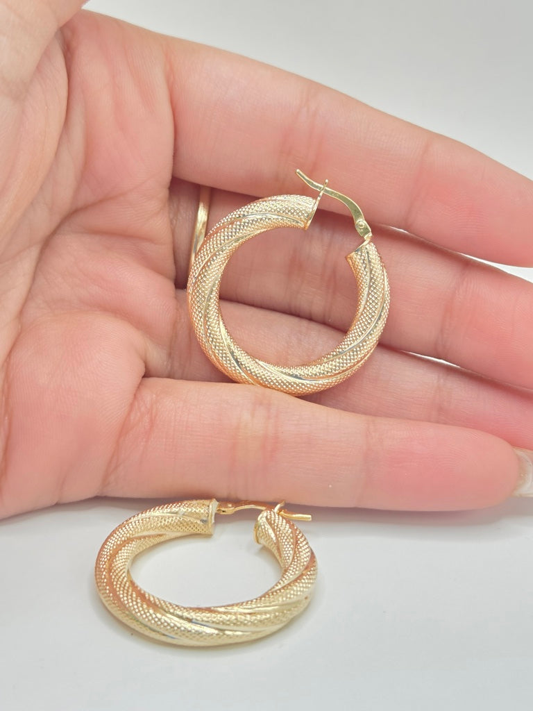 10KT CROOKED NEVADAS HOOPS EARRINGS Size 2 4MM Weigth 2GR