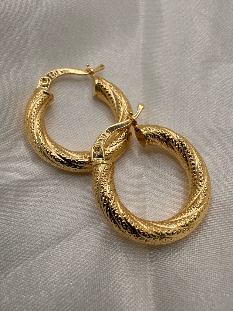 10KT CROOKED NEVADAS HOOPS EARRINGS Size 2 4.5MM Weight 3.4GR