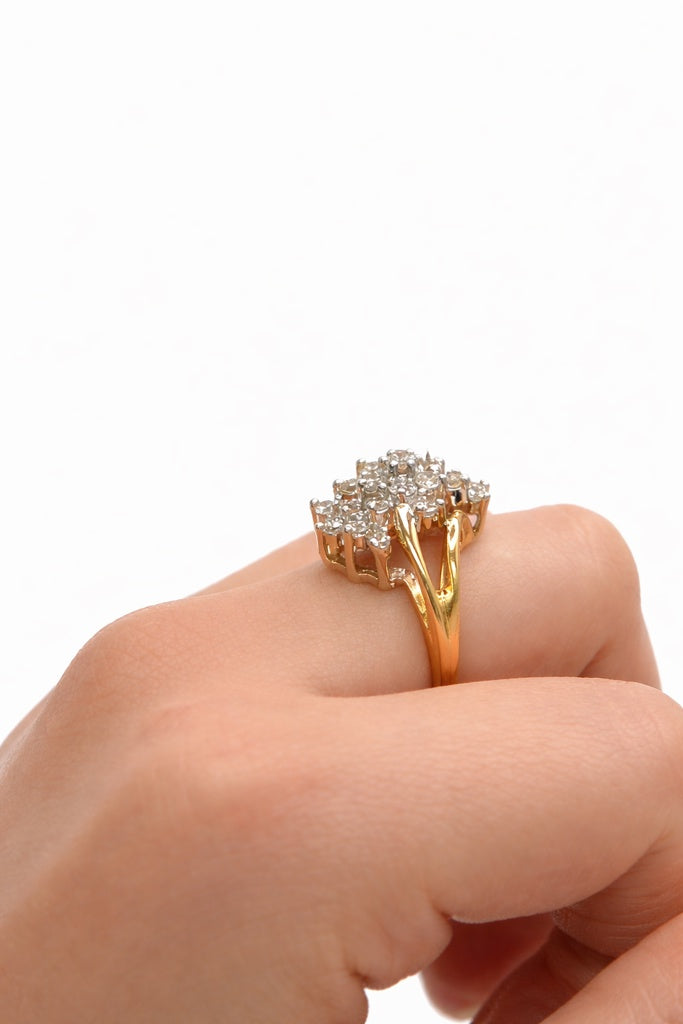 14KT ELEGANT AN EXOTIC DESIGN DIAMOND WOMAN'S RING Size 6 Weight 6GR