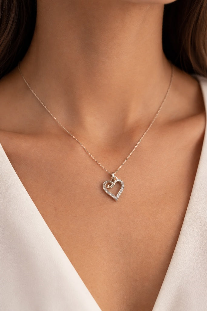 10KT WHITE GOLD SMALL HEART SILHOUETTE DIAMOND PENDANT Size  Weigth 1.3GR