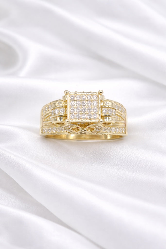 10KT ELEGANT PRINCESS STYLE SQUARE RING Size 7 Weigth 5.3GR