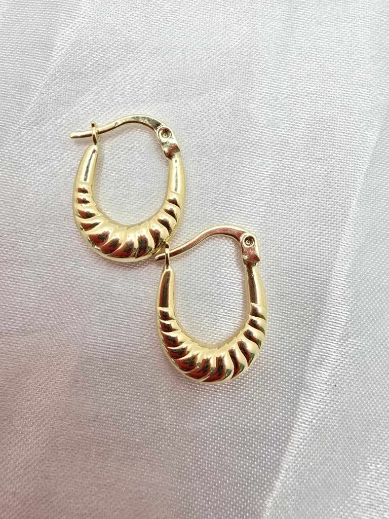 14KT OVAL SHRIMP HOOPS EARRINGS Weight 1.1GR
