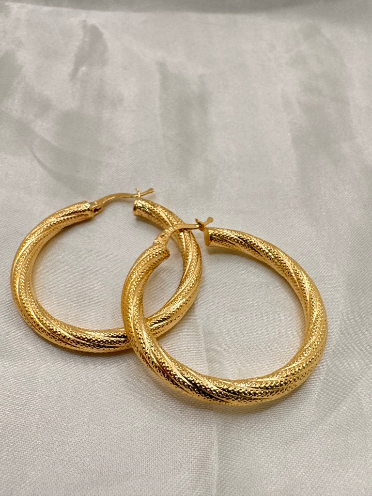 10KT CROOKED NEVADAS HOOPS EARRINGS Size 4 4.5MM Weight 4.7GR