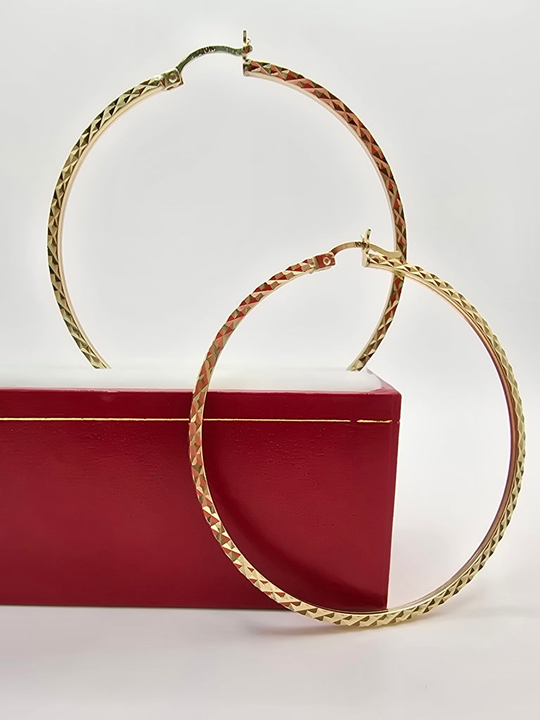 10KT DIAMOND CUT DESING STRAIGHT EDGE HOOPS EARRINGS Size 2MM 6 Weight 5.7GR