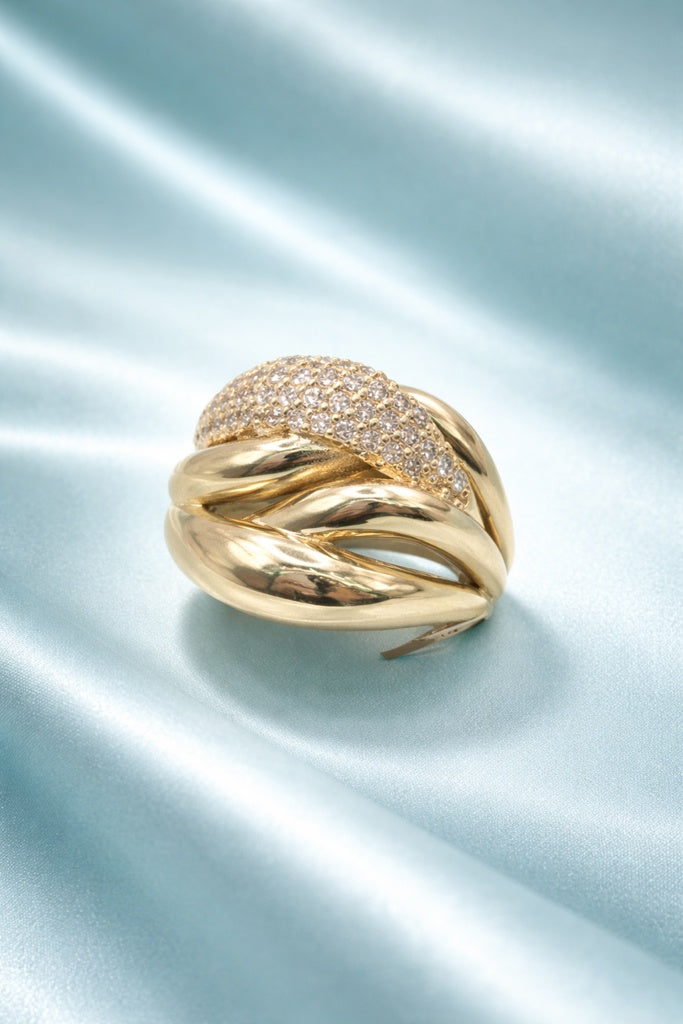 10KT MODERN CZ AND PLAIN INTERTWINED DESIGN RING Size 8-8.5 Weigth 3.9GR
