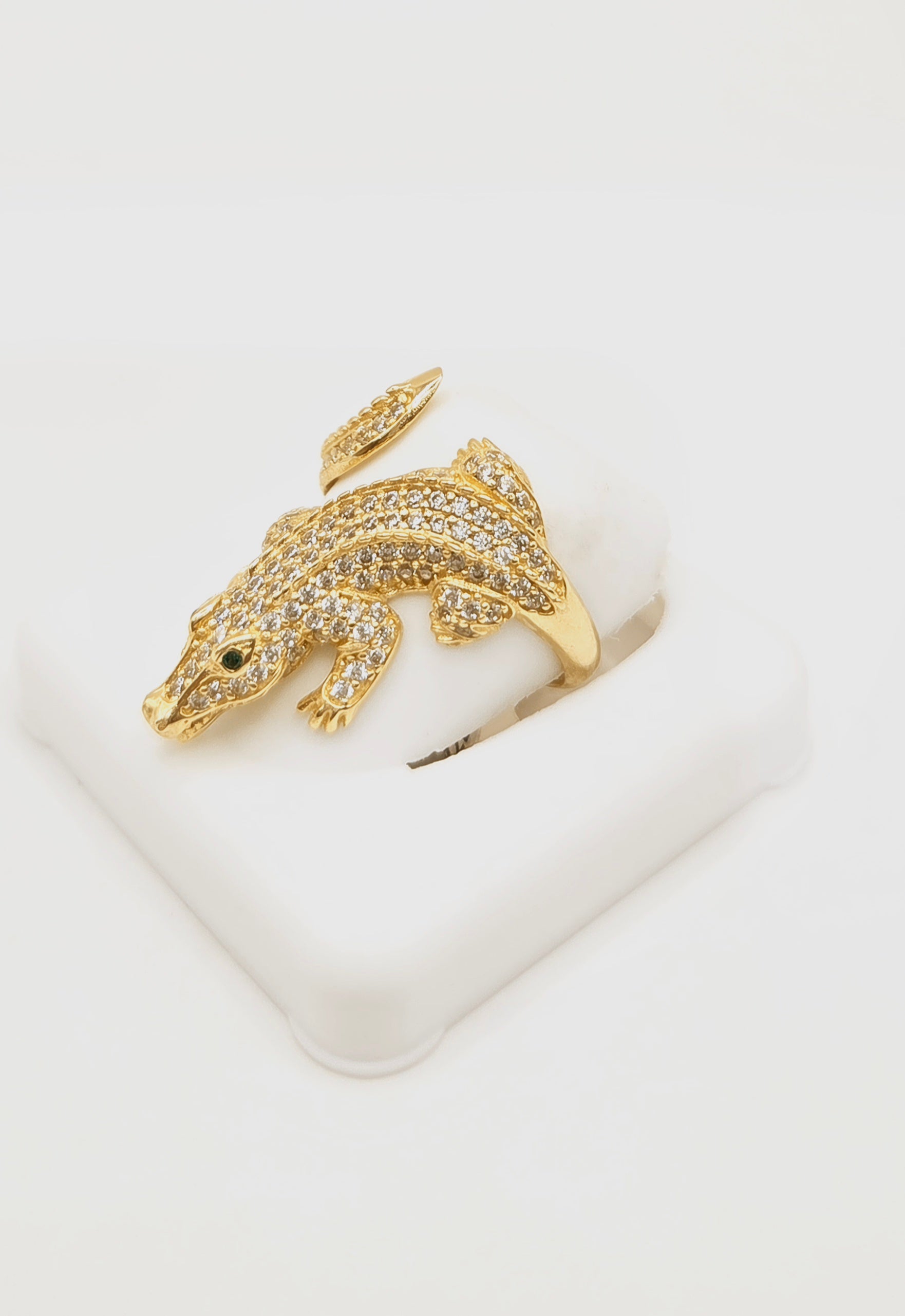 14KT EXOTIC CROCODILE RING FILLED WITH CZ AND GREEN EYES SIZE 8 & 9 Weight 4.2GR