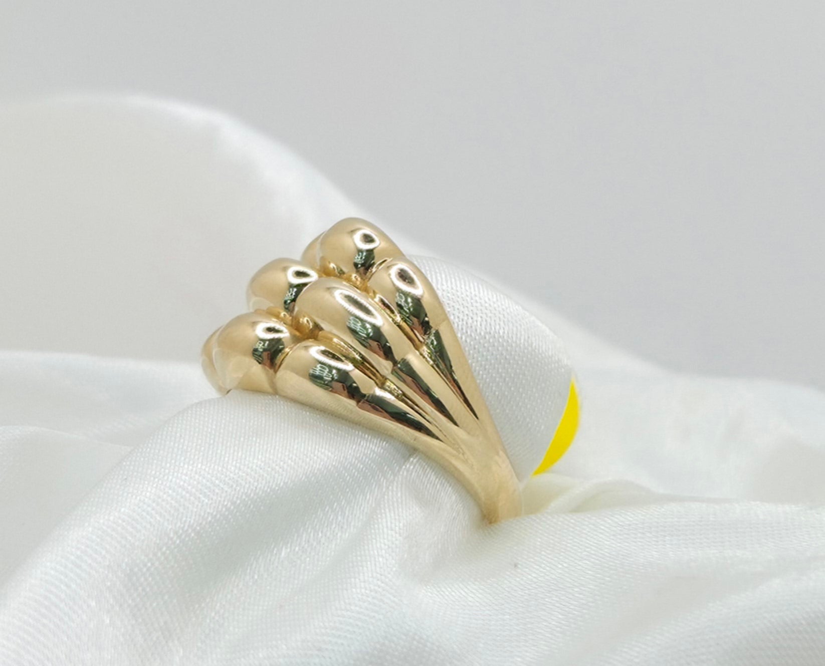 14KT SMALL MODERN CORN DESIGN WOMEN'S RING  Size 7.5 Weight 2.5GR