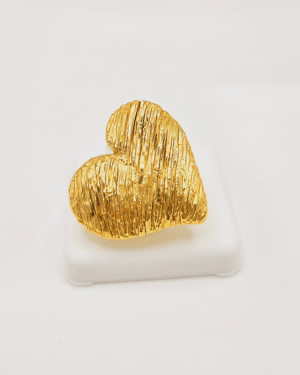 14KT EXOTIC HEART RING Size 8 Weight 8.6GR