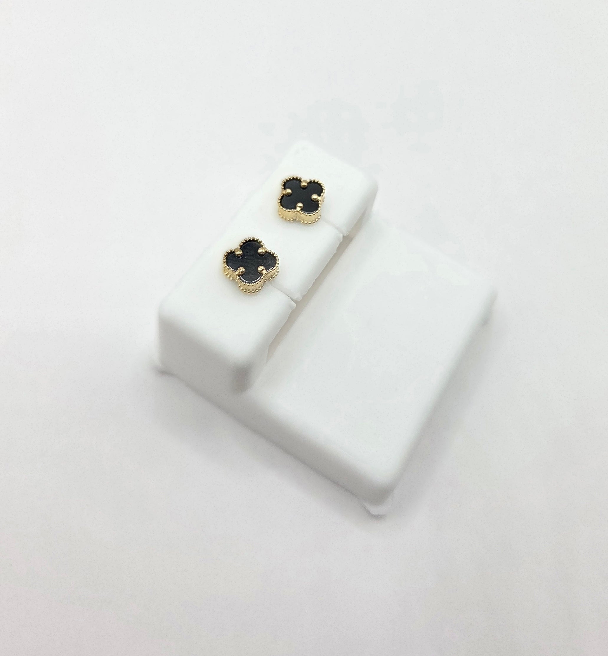 14KT EXTRA SMALL BLACK CLOVER EARRING Weight 0.9GR