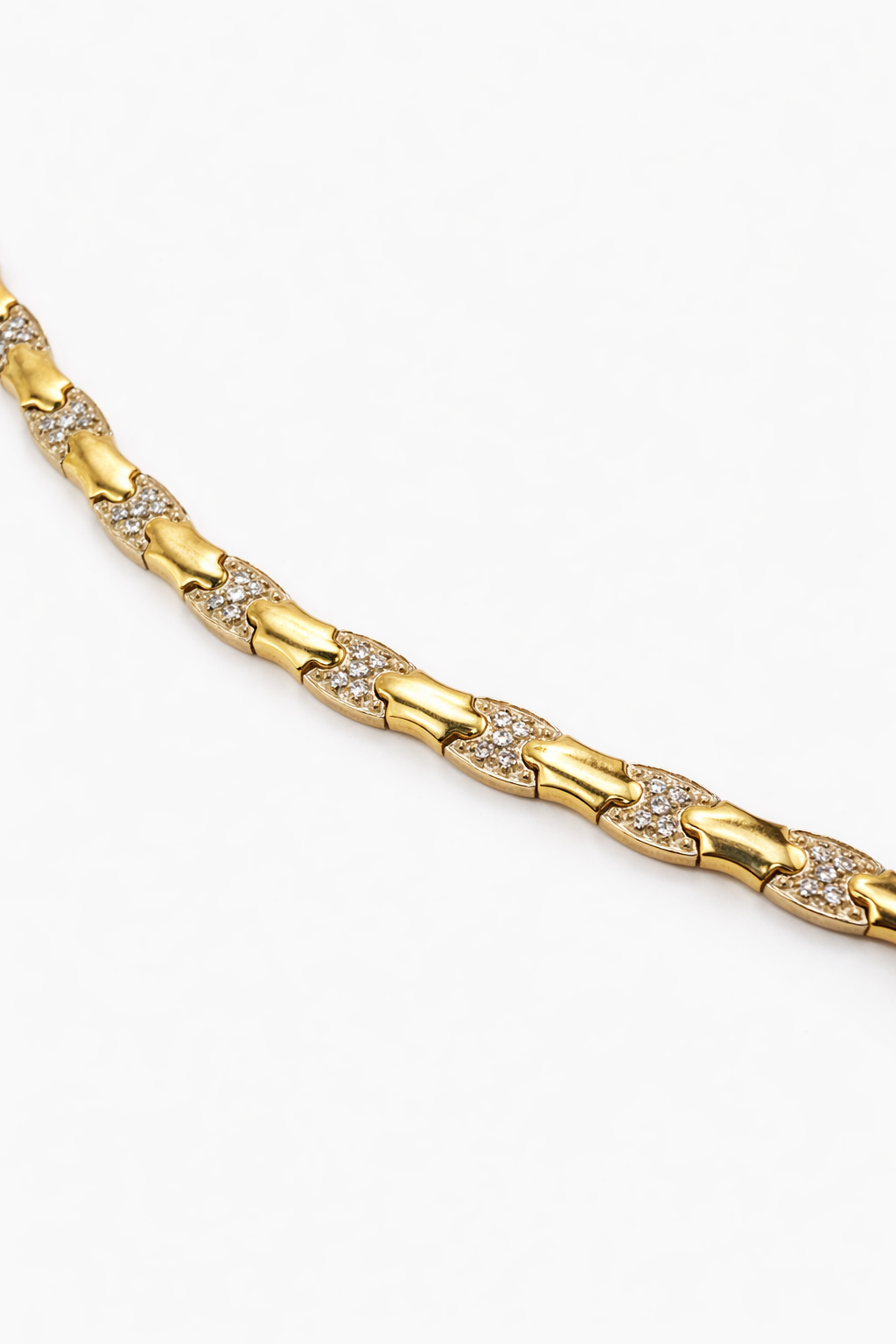 14KT YELLOW GOLD XOXO DIAMOND BRACELET Size 7MM 7INCH Weight 17.8 GRS
