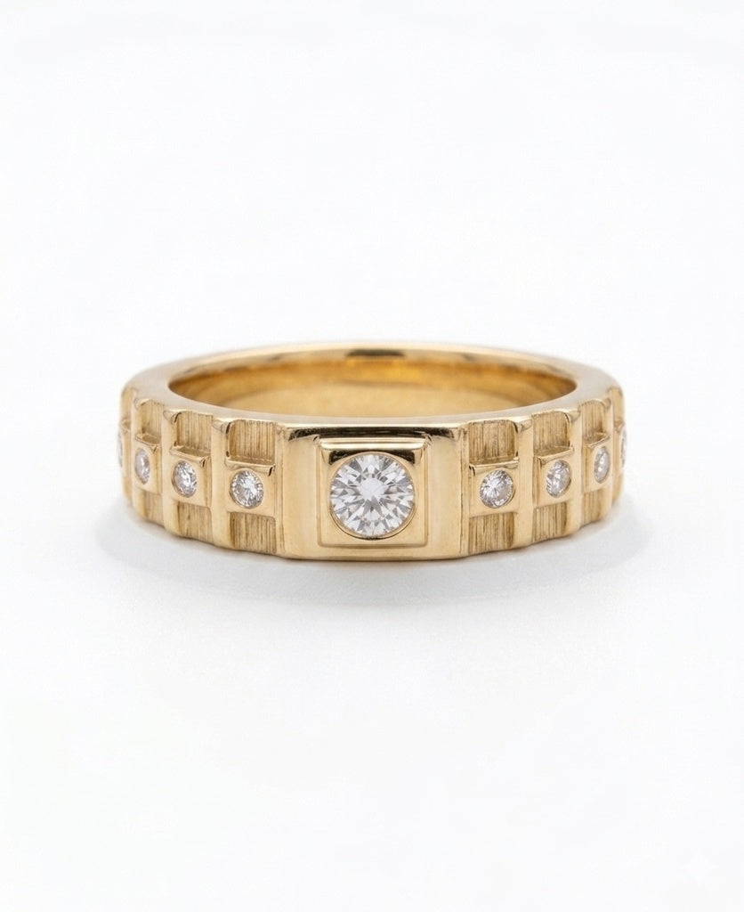14KT ELEGANT SQUARE DESIGN CZ DETAILS RING Size 9 Weigth 3.8GR