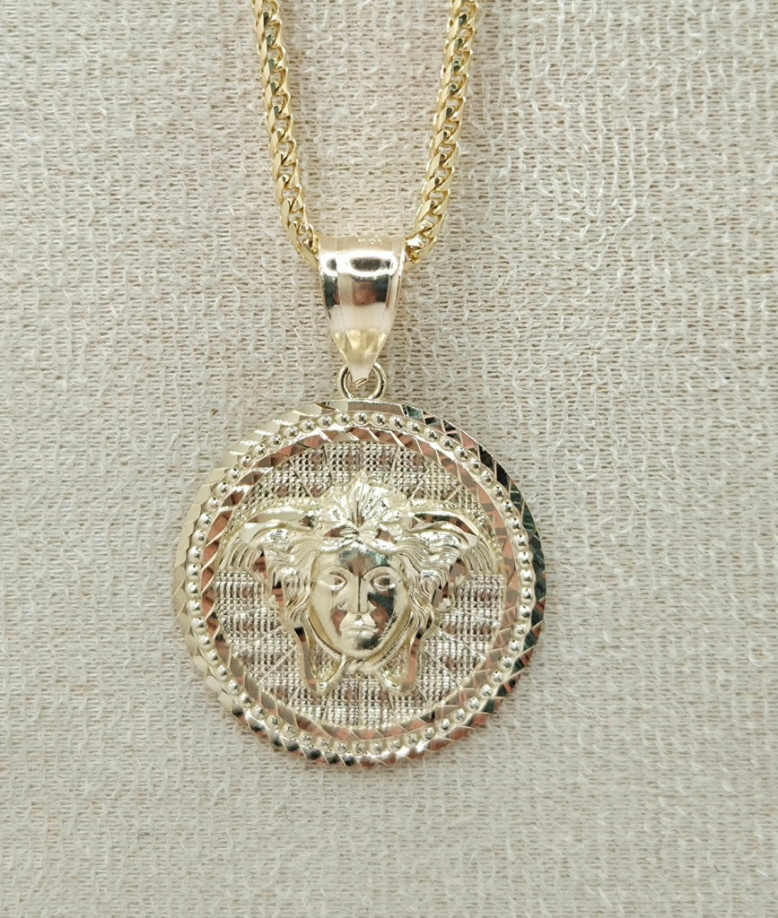 10KT LARGE ROUND MEDUSA PENDANT Weight 3.2GR