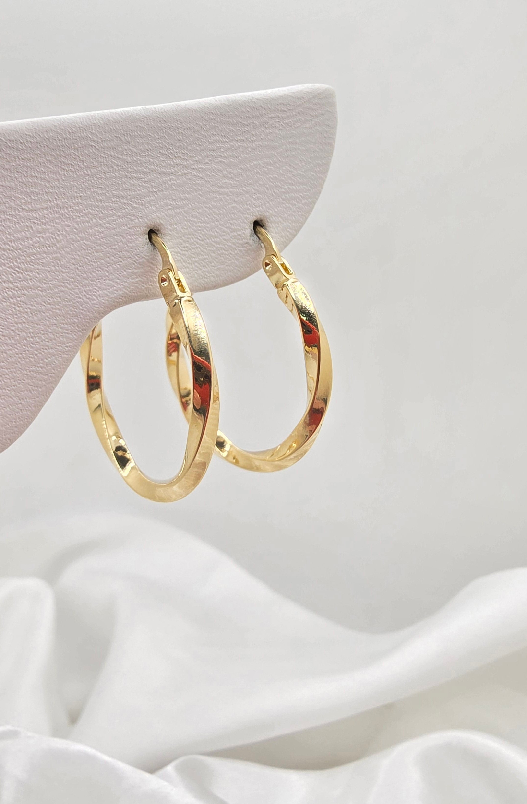 14KT DELICATE CROOKED HOOPS EARRINGS  Size 3 Weight 1.8GR