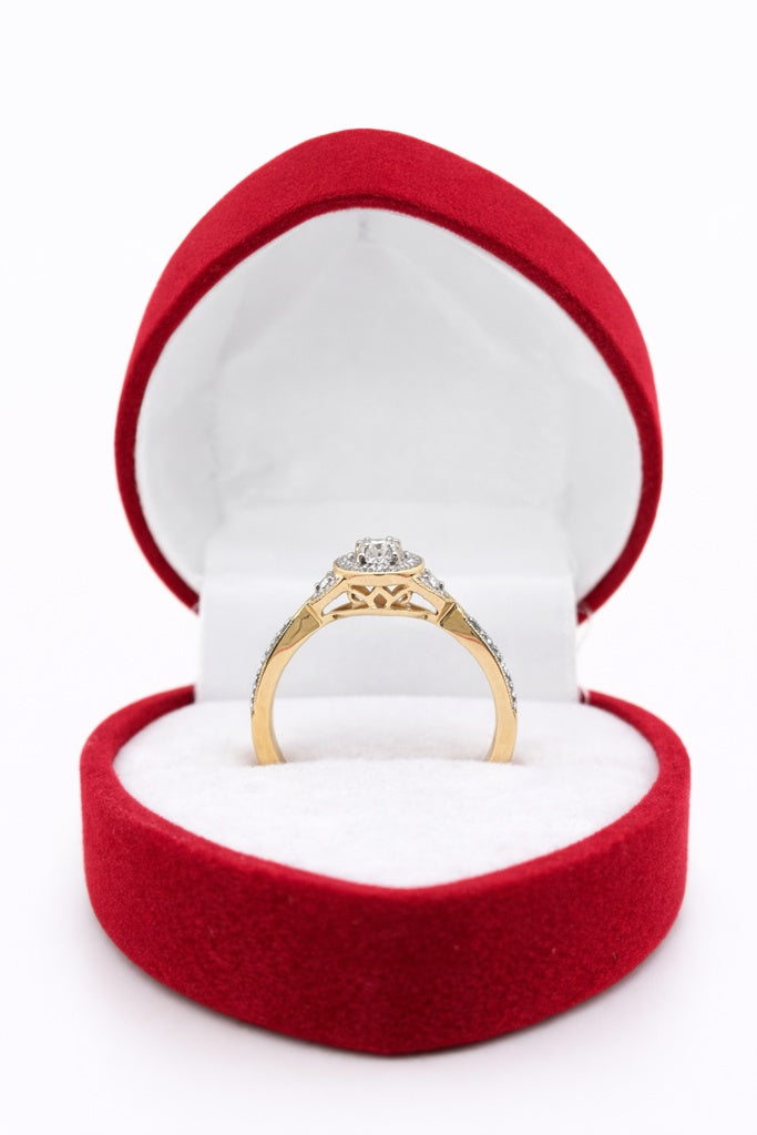 10KT DELICATE OVAL DIAMOND PROMISE RING Size 7 Weigth 2.4GR