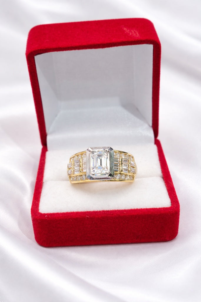 10KT ELEGANT BAGUETTE SQUARE DESIGN RING Size 8 Weight 4.6GR