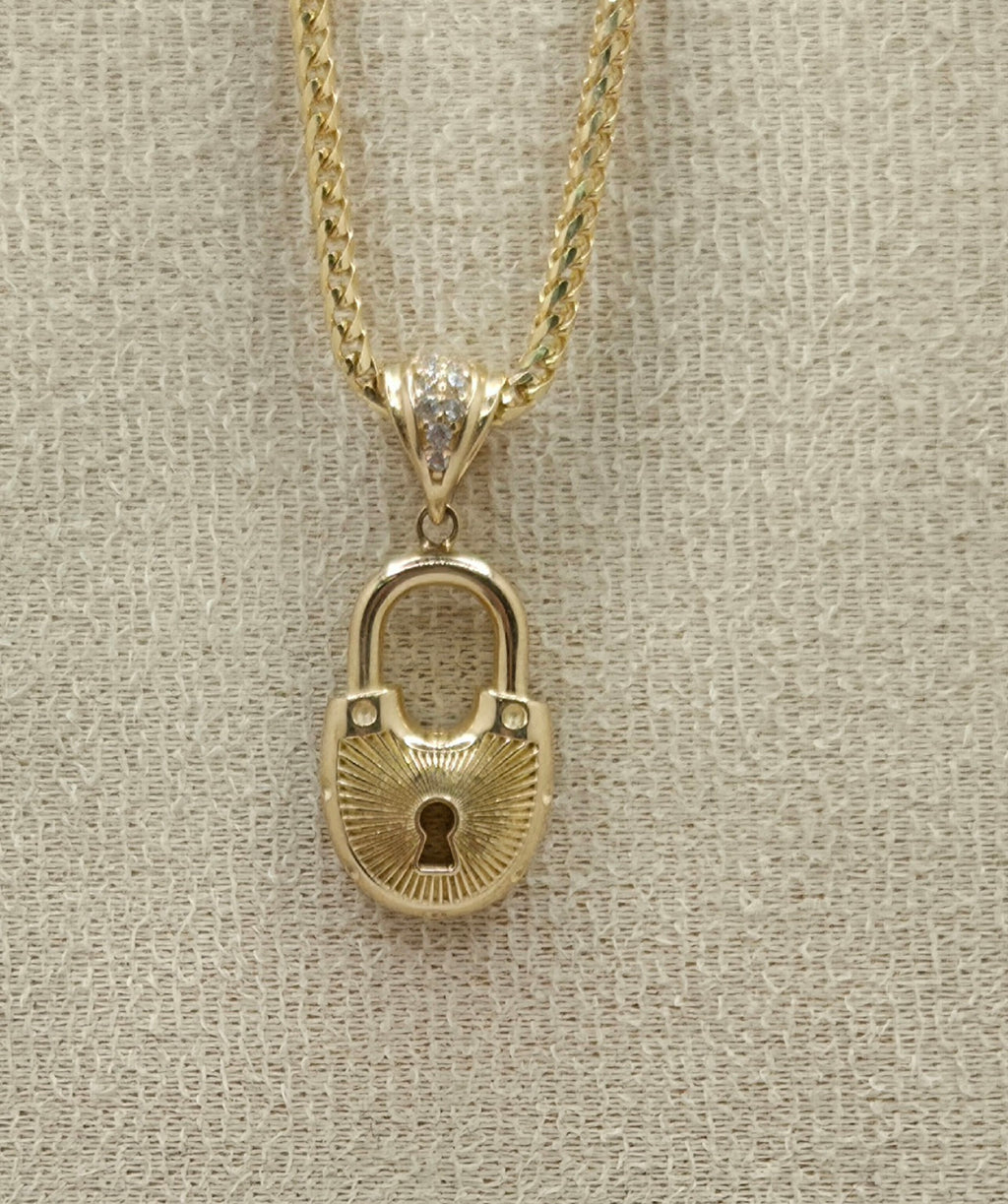 14KT SMALL CZ PADLOCK HEART PENDANT  Weight 3.1GR
