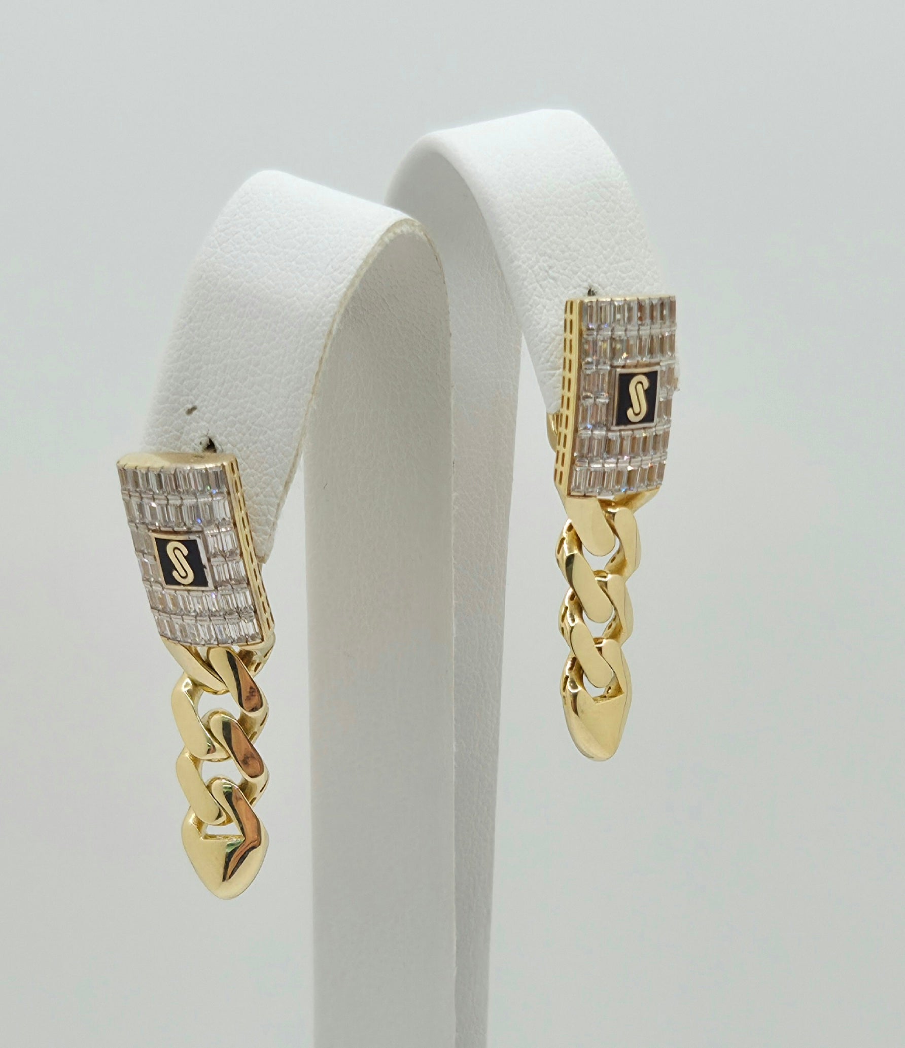 10KT BAGUETTE CERTIFIED MONACO PENDANTS EARRINGS Weight 5.5GR