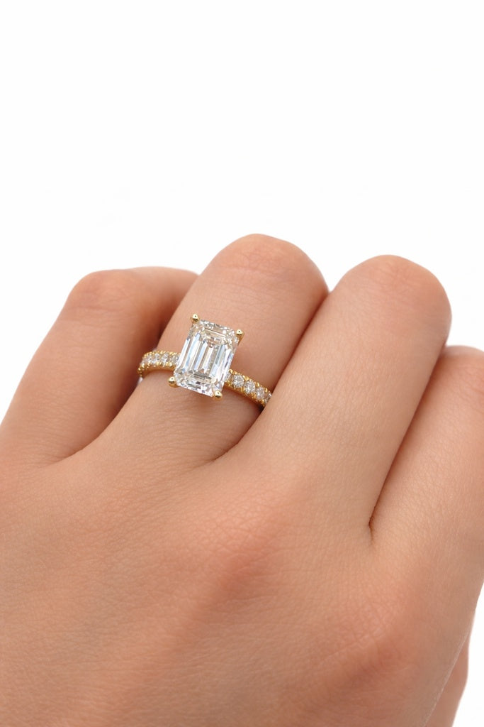 14KT ELEGANT RECTANGULAR LAB DIAMOND WOMAN'S RING Size 6.5