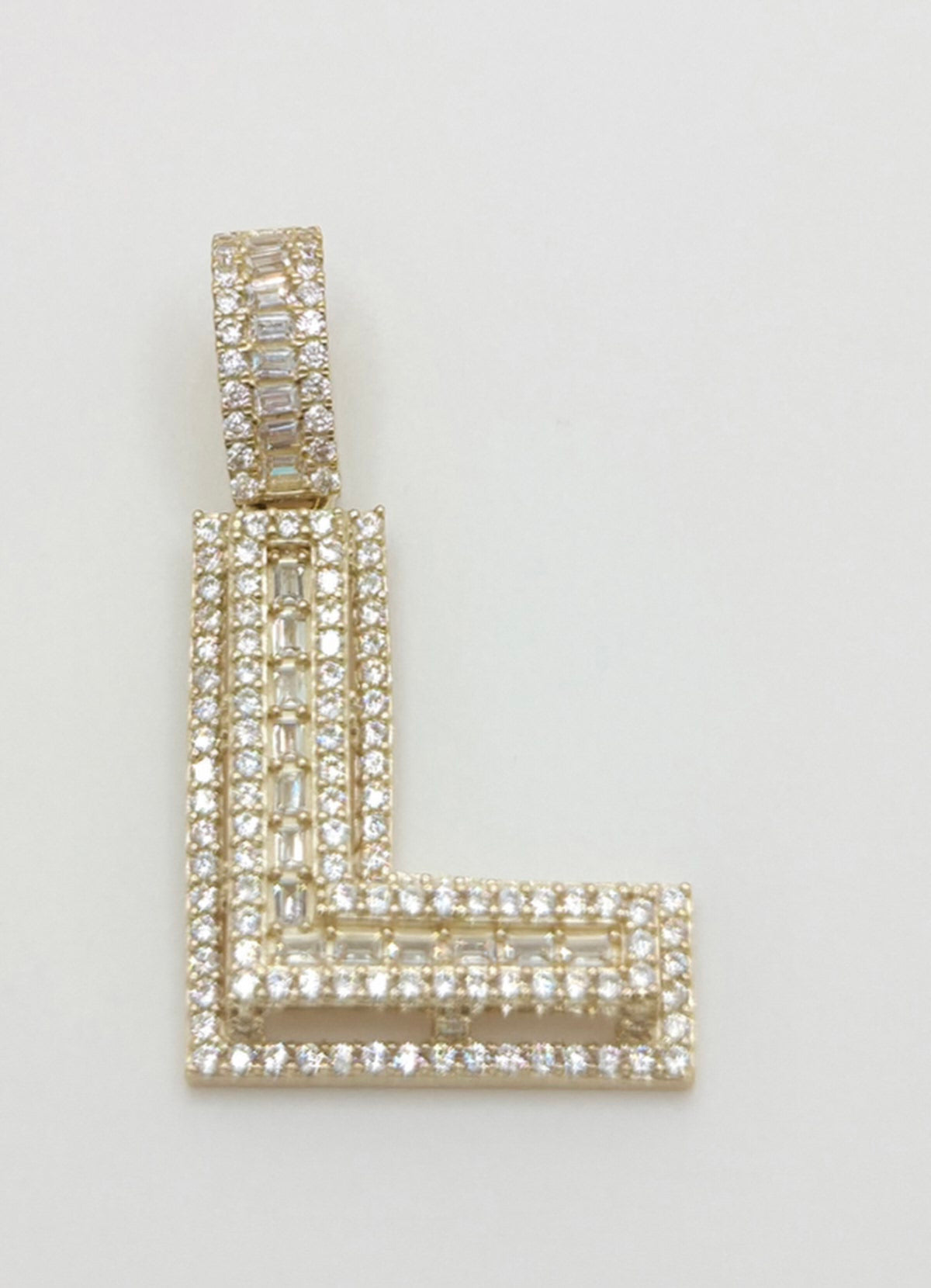 10KT MEDIUM CZ "L" LETTER PENDANT Weight 4.9GR