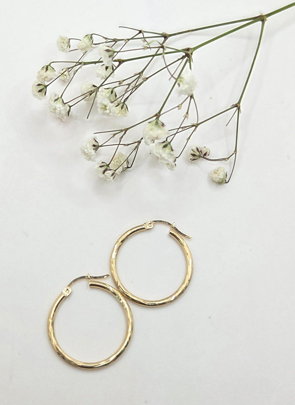 10KT NEVADAS DESIGN HOOPS EARRING Size 3 2MM Weight 1.2GR