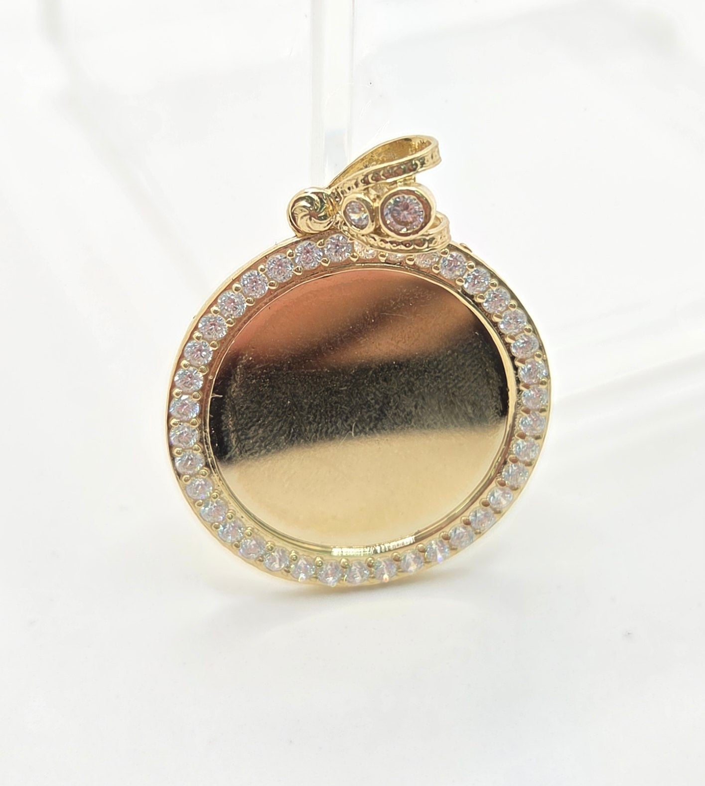 10KT CZ FRAME ROUND MEMORIAL PENDANT Size 30mm X 30mm Weight 6GR