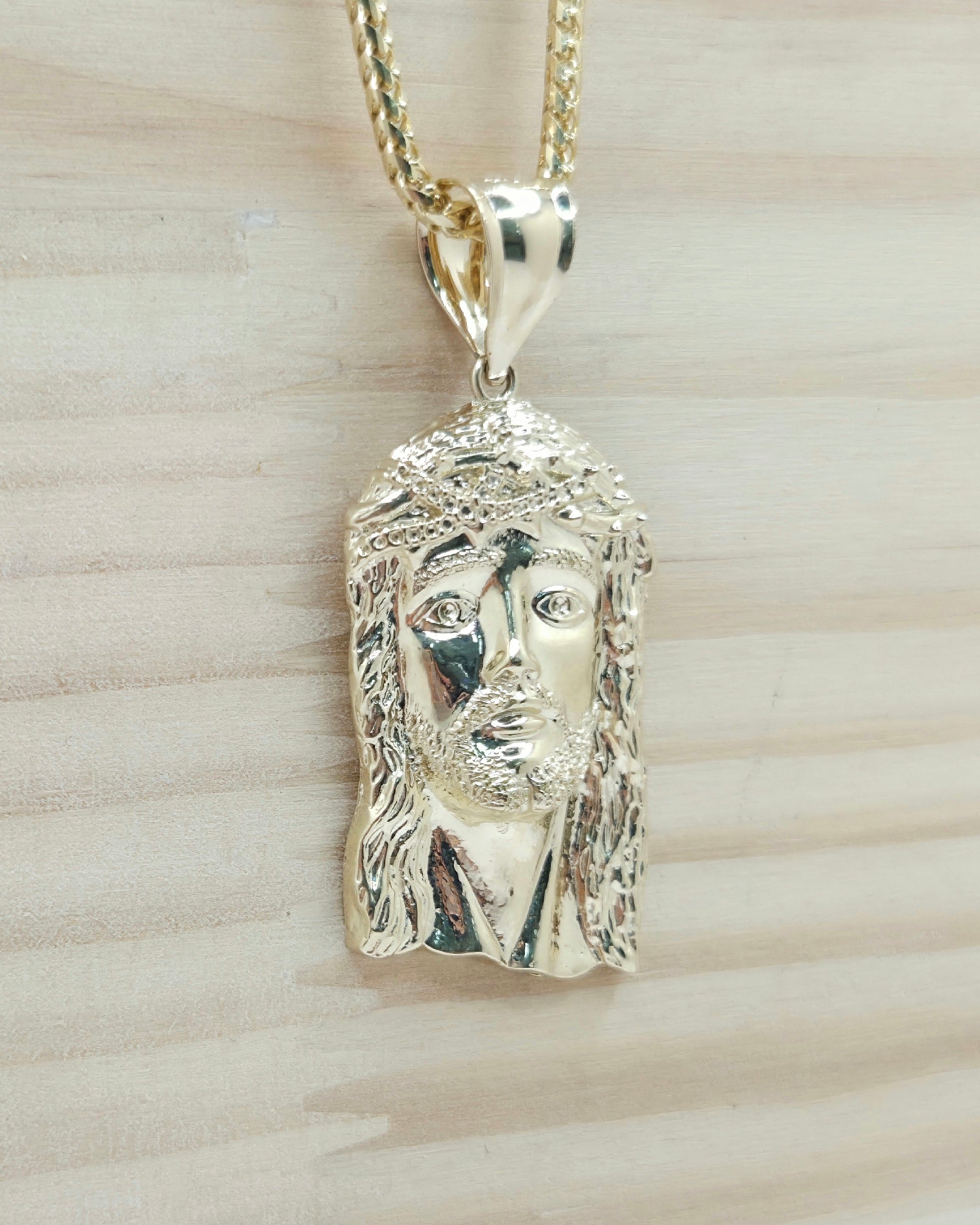 10KT SMALL JESUS FACE PENDANT Weight 2.7GR