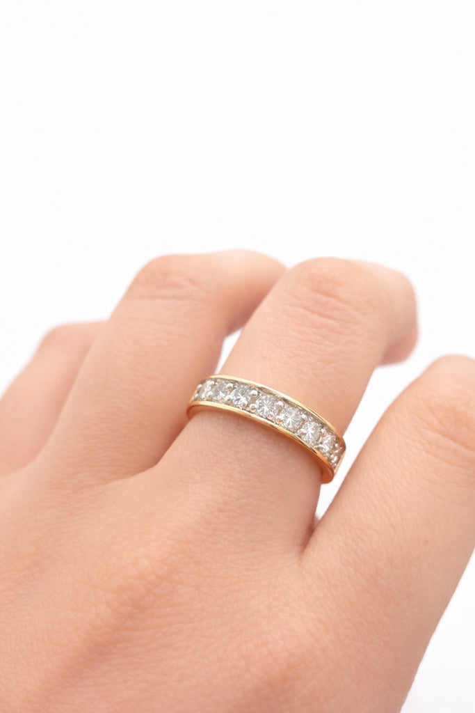 14KT DELICATE WOMAN'S DIAMOND BAND RING  Size 6.5 Weight 3.8GR