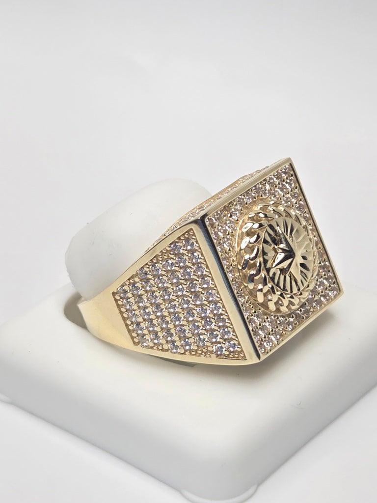 10KT SQUARE CZ BACKGROUND COMPASS ROSE DETAIL MAN'S RING Size 12.5 Weigth 6.8GR