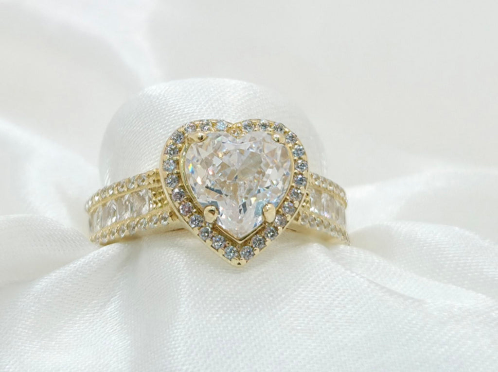 10KT WHITE STONE HEART WITH CZ DETAIL RING Size 7-8 Weight 3.6GR