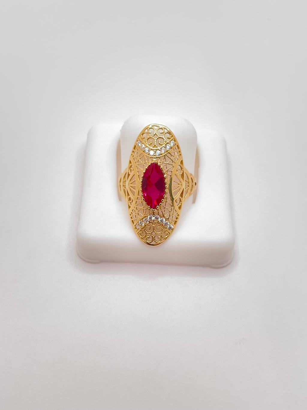10KT ALMOND RING WITH PINK STONE INSIDE Size 7 Weight 2.43GR