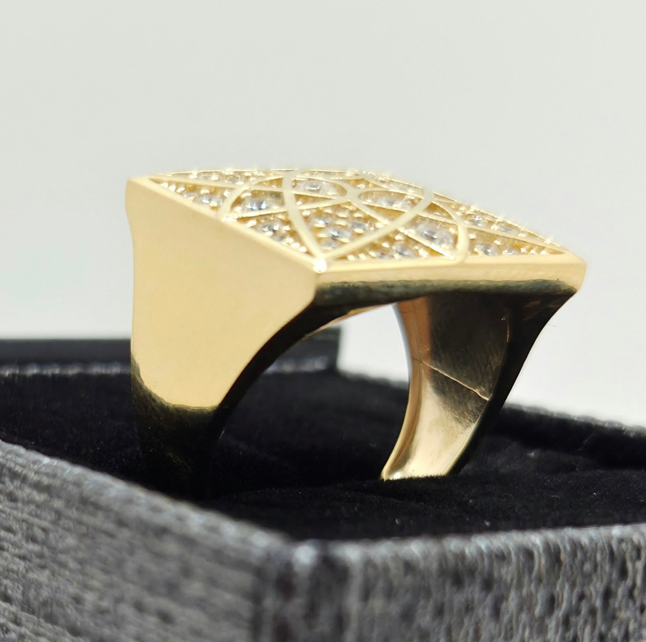 10KT ELEGANT SQUARE ROSETTA MEN'S RING  Size 10 Weight 7.4GR