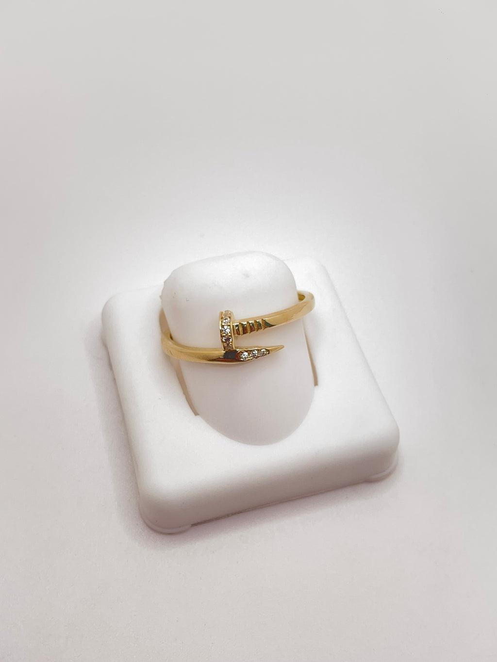 10KT DELICATE NAIL RING Size 7.5 Weight 1.2GR